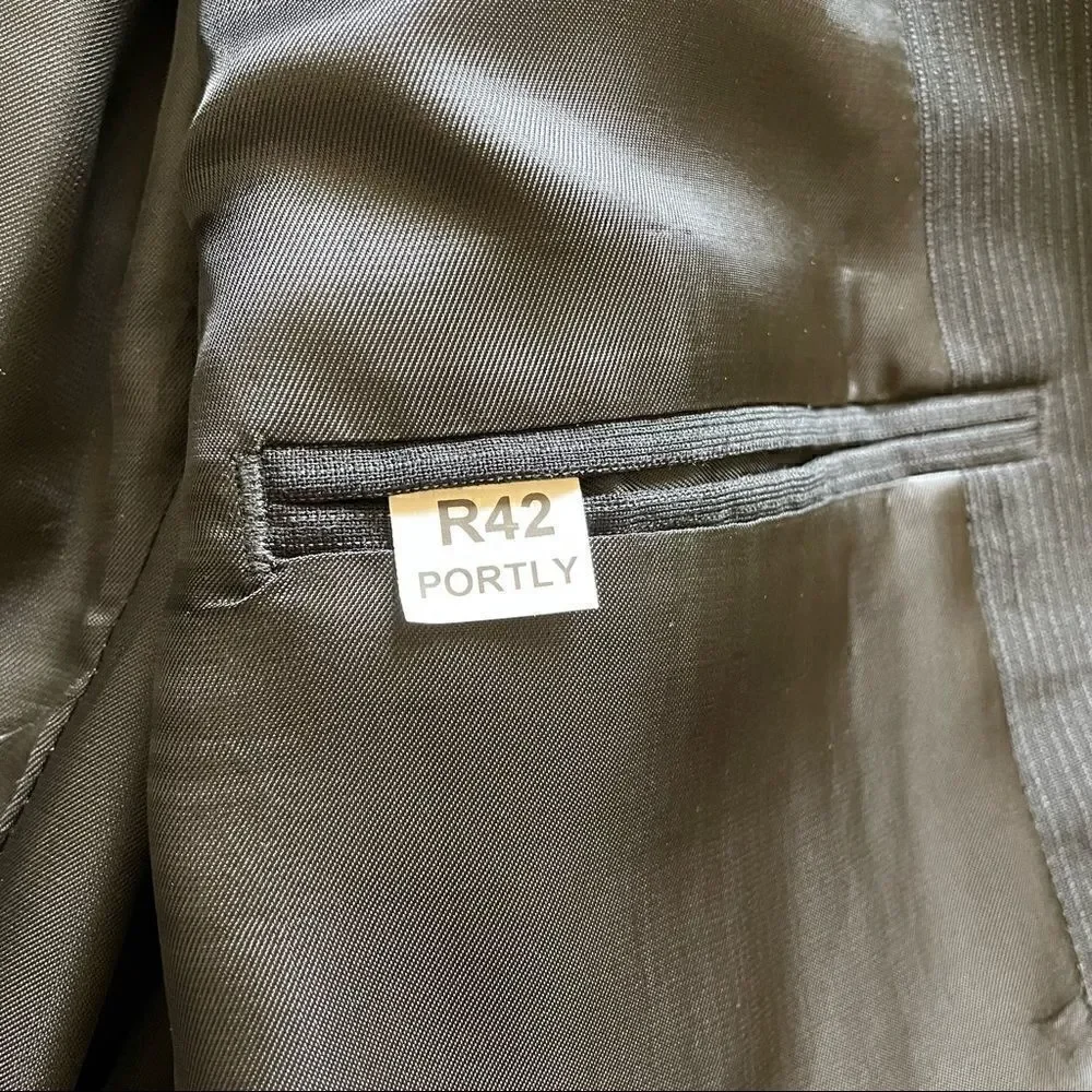 John Weitz Studios Pencil Stripe Wool 2 Piece Suit Black Size 42R Portly